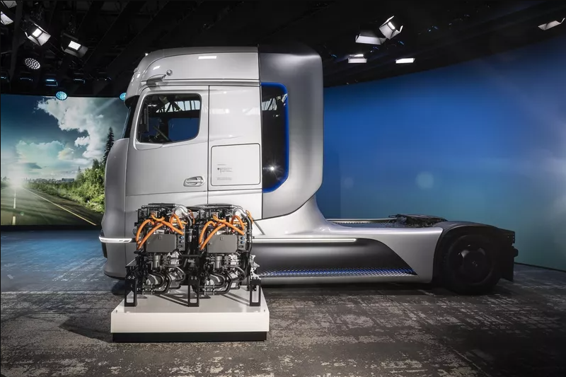 Daimler unveils Mercedes-Benz GenH2 hydrogen tractor concept 2